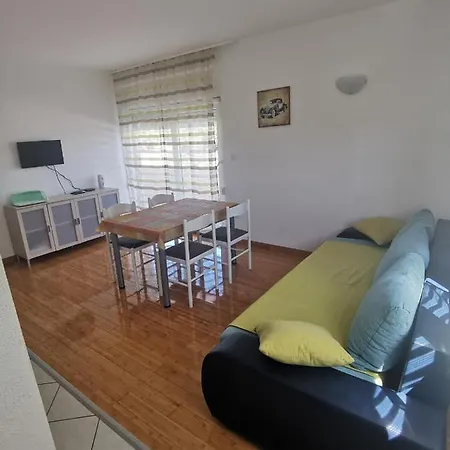 Apartman Gros * 트로기르